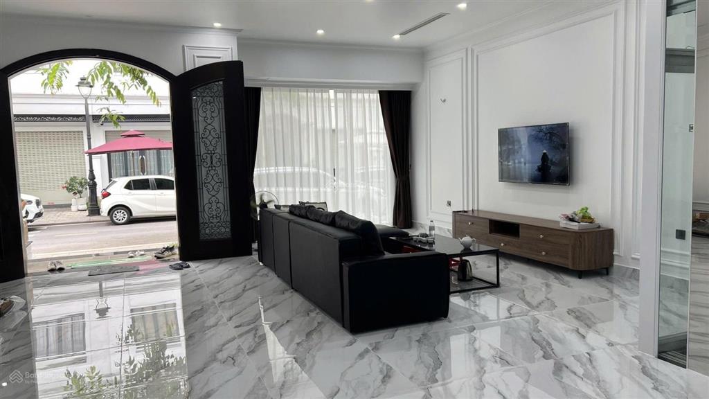Cho thuê biệt thự lô góc khu ngọc trai 1 vinhomes marina, dt 200m2, nhà 3 tầng 4 ngủ full nội thất