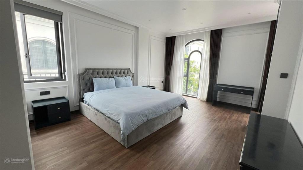 Cho thuê biệt thự lô góc khu ngọc trai 1 vinhomes marina, dt 200m2, nhà 3 tầng 4 ngủ full nội thất