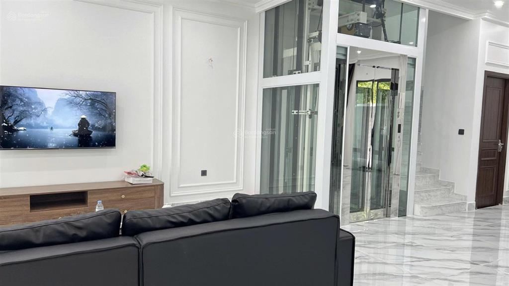 Cho thuê biệt thự lô góc khu ngọc trai 1 vinhomes marina, dt 200m2, nhà 3 tầng 4 ngủ full nội thất