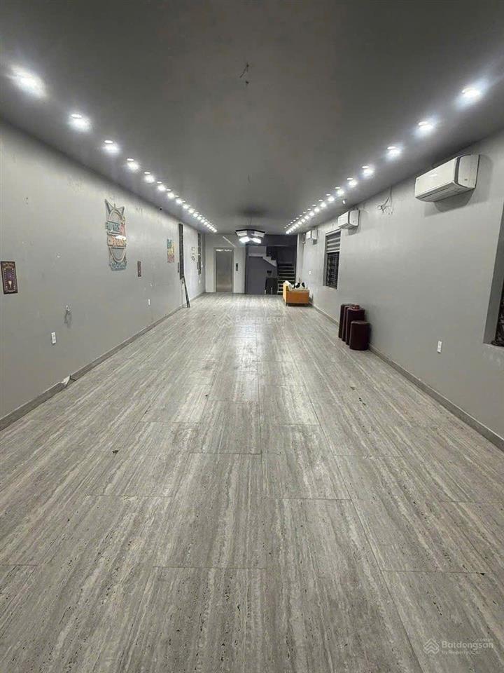 Bán nhà mặt đường dư hàng gần chợ cột đèn, dt 130m2, ngang 5m, nhà 4 tầng đẹp đang cho thuê