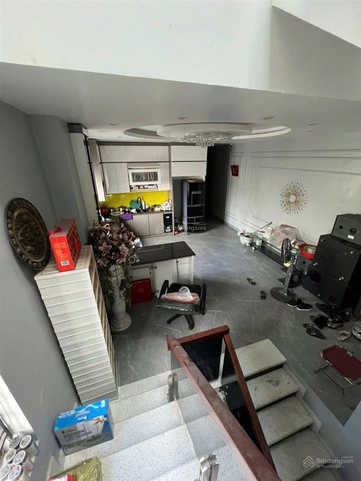 Bán nhà mặt đường dư hàng gần chợ cột đèn, dt 130m2, ngang 5m, nhà 4 tầng đẹp đang cho thuê