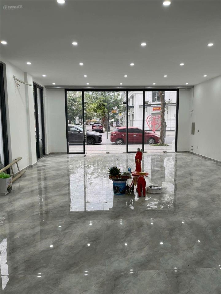 Cho thuê nhà mặt đường tôn đức thắng mặt tiền 15m, dtsd 750m2, nhà 6 tầng thông sàn, pccc đầy đủ
