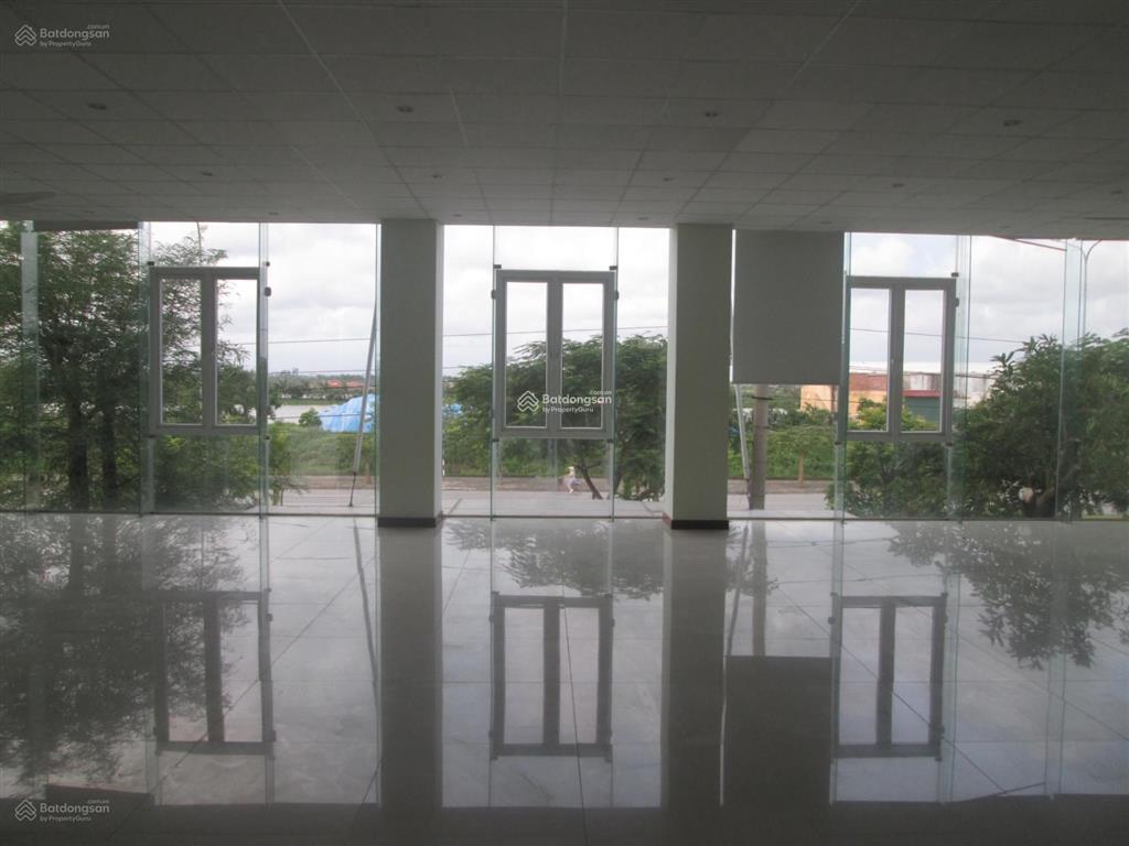 Cho thuê nhà mặt đường phạm văn đồng gần cầu rào 2, dtmb 330m2, ngang 15m, nhà 3 tầng mới thông sàn