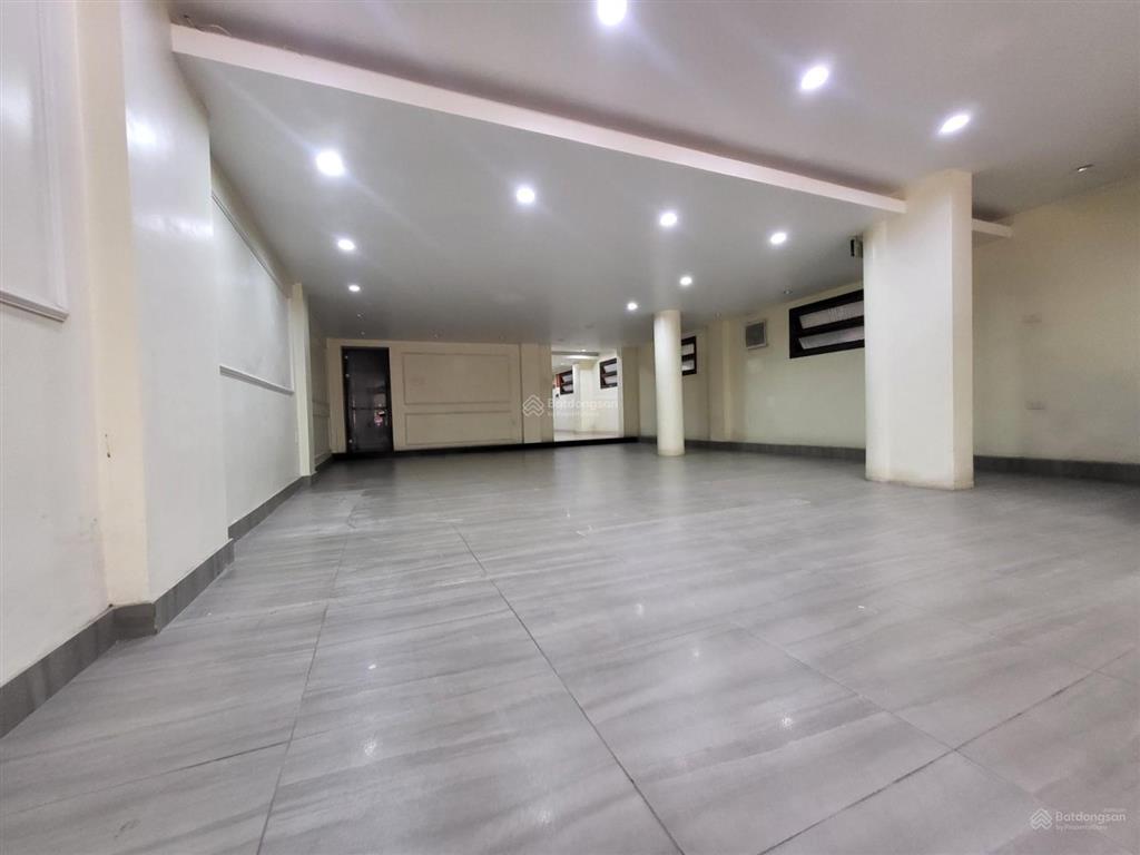 Cho thuê nhà mặt đường tôn đức thắng, mặt tiền 9m, dt 100m2 x 3 tầng, hiện trạng đẹp, vỉa hè rộng