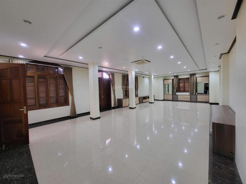 Cho thuê nhà mặt đường tôn đức thắng, mặt tiền 9m, dt 100m2 x 3 tầng, hiện trạng đẹp, vỉa hè rộng