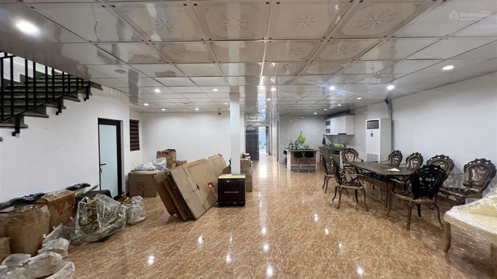 Cho thuê nhà mặt đường võ nguyên giáp vị trí cực đẹp, dtsd 400m2, ngang 10m, nhà 2 tầng thông sàn