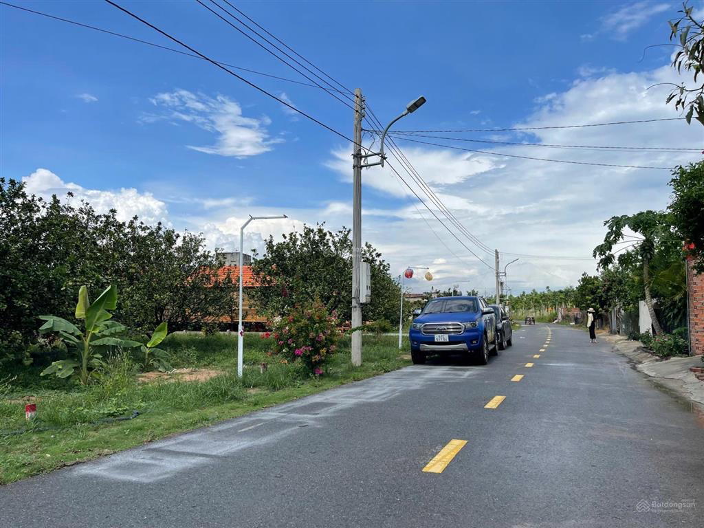 Nhà cần bán 2100m2 đất bàu bàng  tphcm. đường nhựa 8m. đối diện có nhiều dãy trọ đang cho thuê