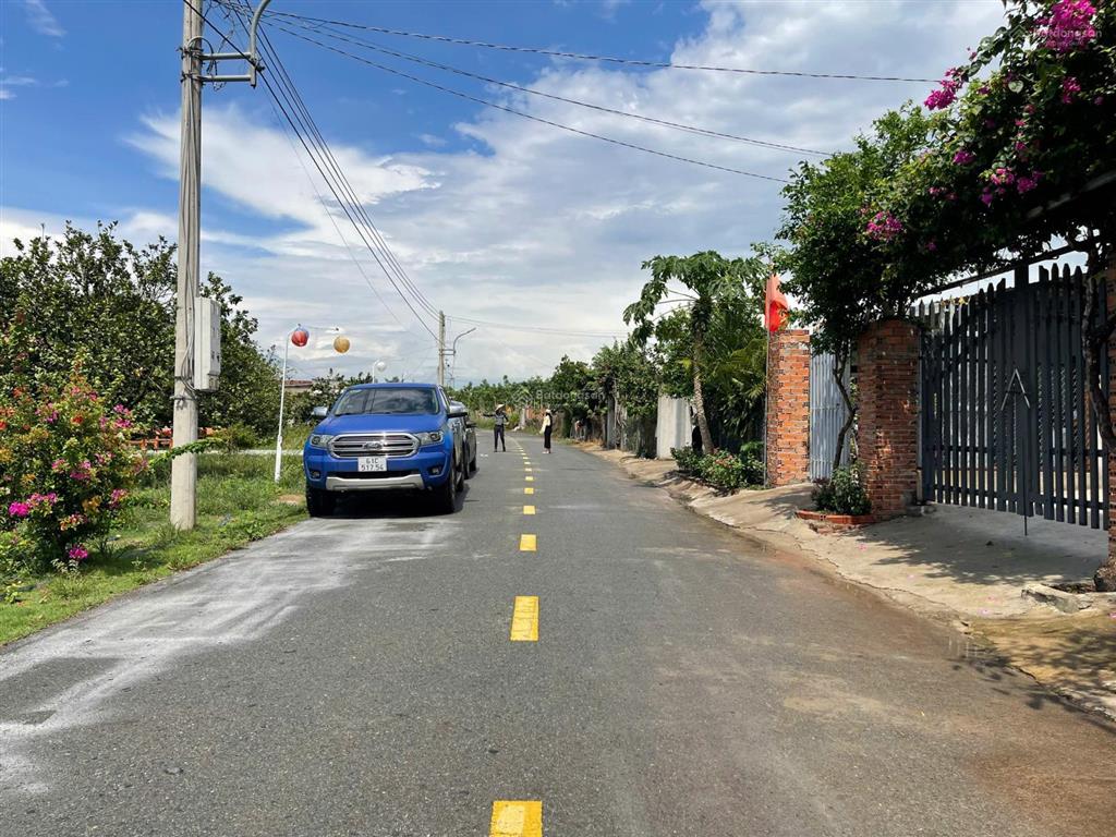 Nhà cần bán 2100m2 đất bàu bàng  tphcm. đường nhựa 8m. đối diện có nhiều dãy trọ đang cho thuê