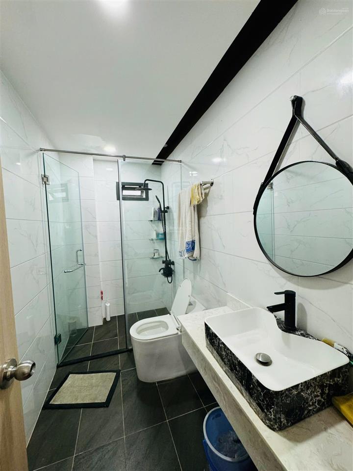 Bán nhà mới đường tô hiến thành. 4m x 11m. 5 tầng tặng full nội thất. giá 8.8 tỷ tl