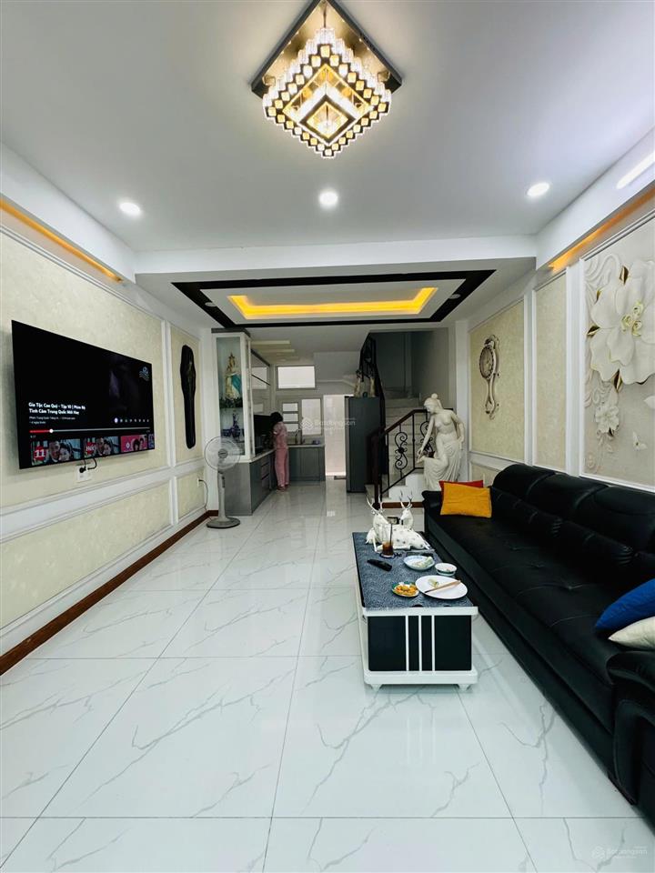 Bán nhà mới đường tô hiến thành. 4m x 11m. 5 tầng tặng full nội thất. giá 8.8 tỷ tl