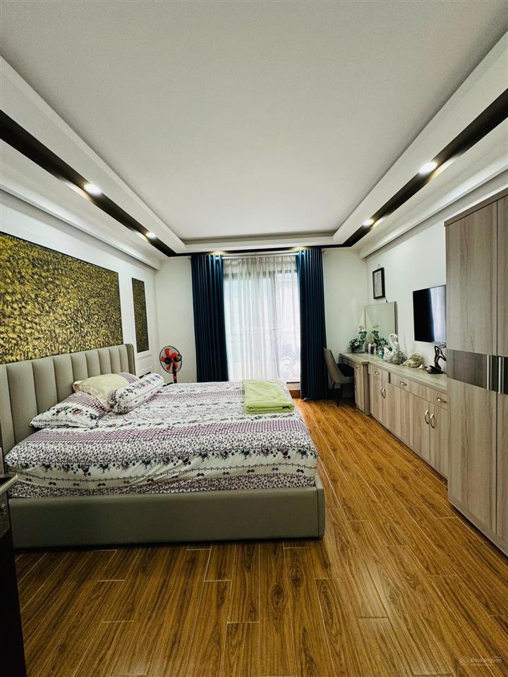 Bán nhà mới đường tô hiến thành. 4m x 11m. 5 tầng tặng full nội thất. giá 8.8 tỷ tl