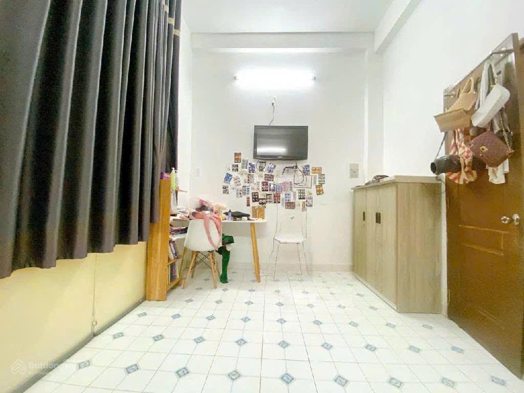 Hẻm 4m võ văn tần q3. nhà nở hậu. 4 tầng đúc. giá 8.2 tỷ tl