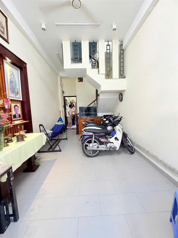 Hẻm 3.5m sát mặt tiền cmt8 q3. (3.4m x 16m). 5 tầng đúc (6pn, 6wc). giá 8.9 tỷ tl