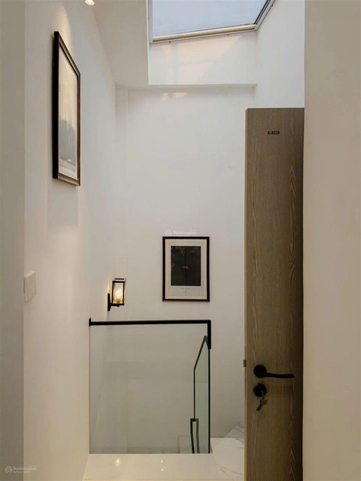 Nhà mới hẻm 4m hoàng sa q3. (3.7m x 10m, nở hậu). 3 tầng đúc. giá 8.5 tỷ tl