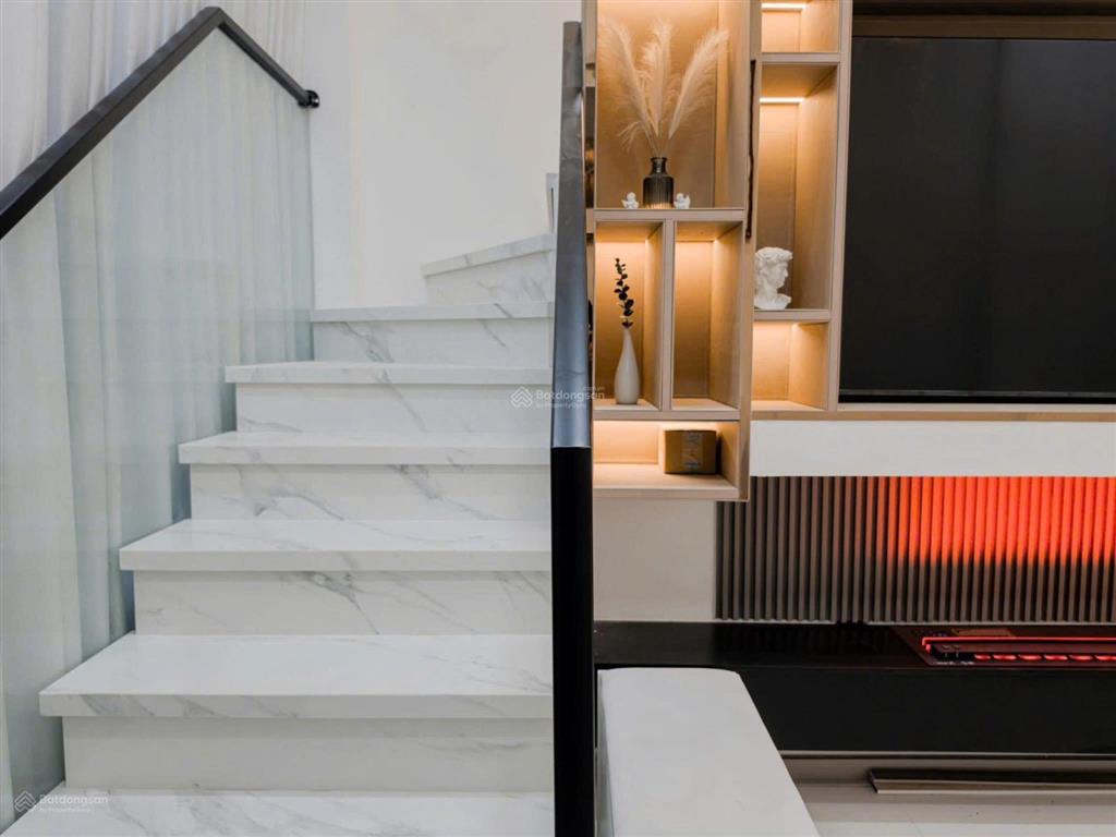 Nhà mới hẻm 4m hoàng sa q3. (3.7m x 10m, nở hậu). 3 tầng đúc. giá 8.5 tỷ tl