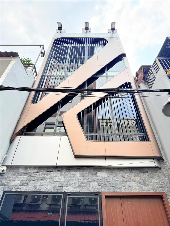 Nhà mới hẻm 4m hoàng sa q3. (3.7m x 10m, nở hậu). 3 tầng đúc. giá 8.5 tỷ tl