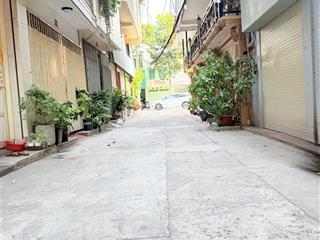 Hẻm xe hơi sát mt nhật tảo q10. (3.6m x 12m). 3 tầng đúc cũ. giá 8.7 tỷ tl