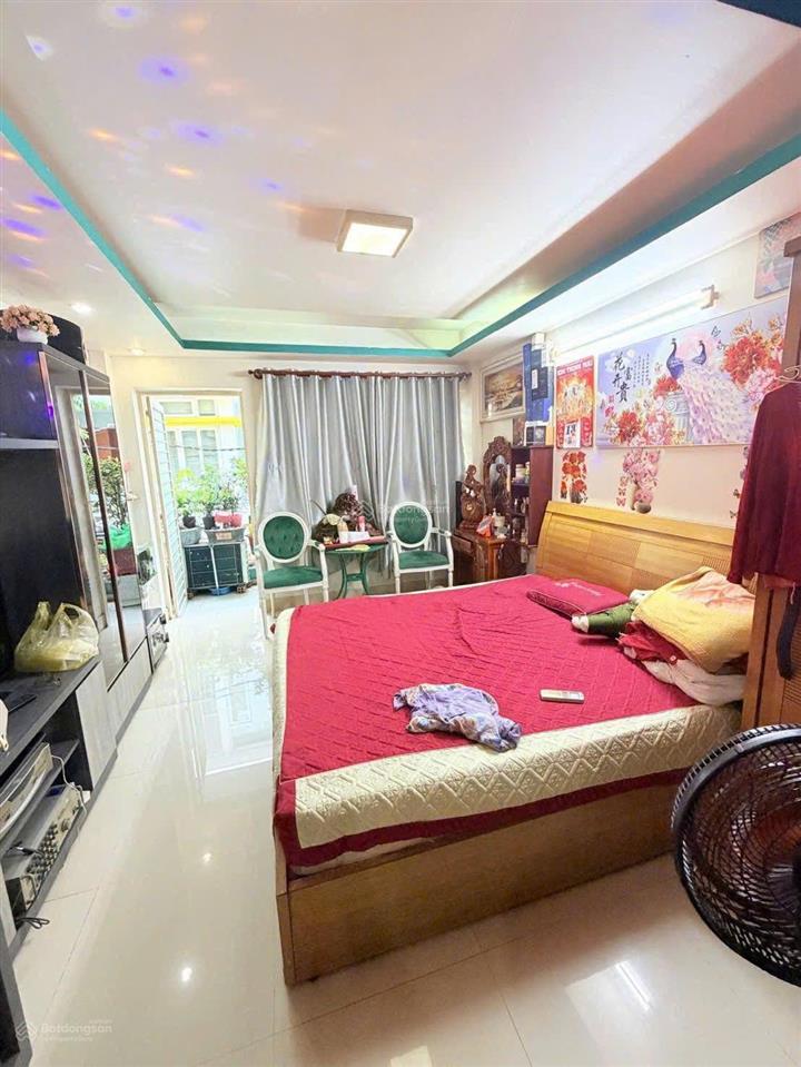 Hẻm 4m đường 3 tháng 2 q10. (3.5m x 10m). 5 tầng btct. giá 8.9 tỷ tl