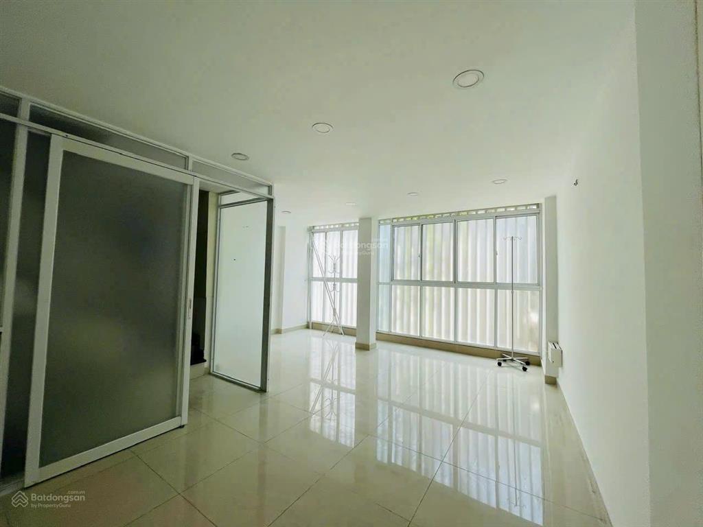 Hẻm 4m sát mặt tiền lý chính thắng q3. (5.5m x 8m, nở hậu 6.5m). 5 tầng. giá 11.8 tỷ tl
