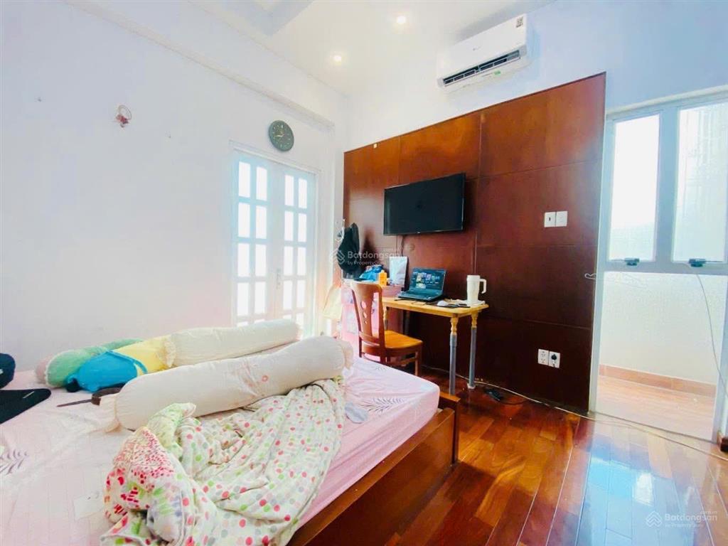 Căn góc 3 mặt tiền hẻm ngang lớn đường 3/2 q10. (7.2m x 7m). 4 tầng btct. giá 12.7 tỷ tl