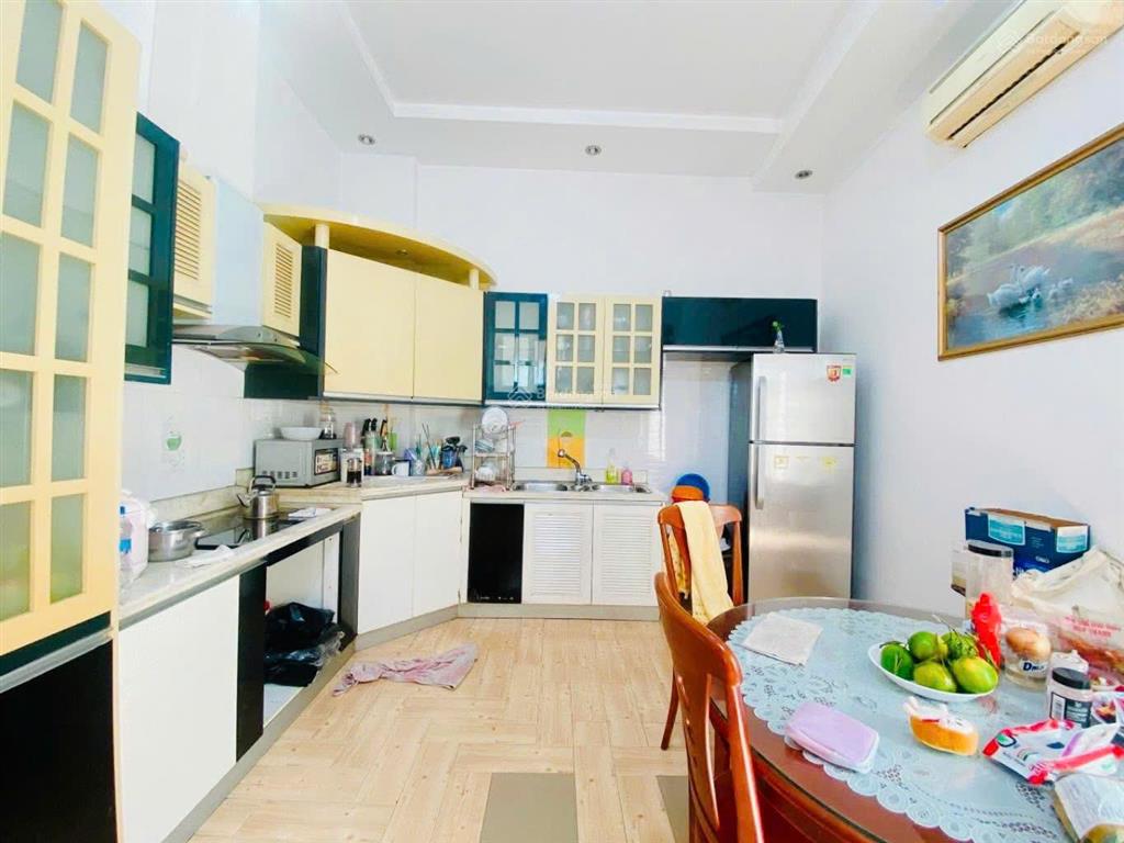 Căn góc 3 mặt tiền hẻm ngang lớn đường 3/2 q10. (7.2m x 7m). 4 tầng btct. giá 12.7 tỷ tl