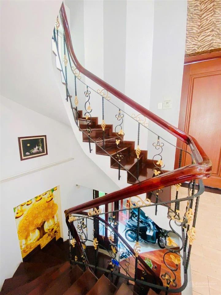 Căn góc 3 mặt tiền hẻm ngang lớn đường 3/2 q10. (7.2m x 7m). 4 tầng btct. giá 12.7 tỷ tl