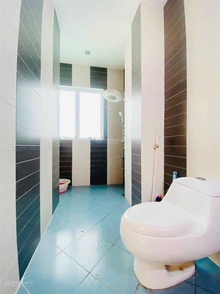 Căn góc 3 mặt tiền hẻm ngang lớn đường 3/2 q10. (7.2m x 7m). 4 tầng btct. giá 12.7 tỷ tl
