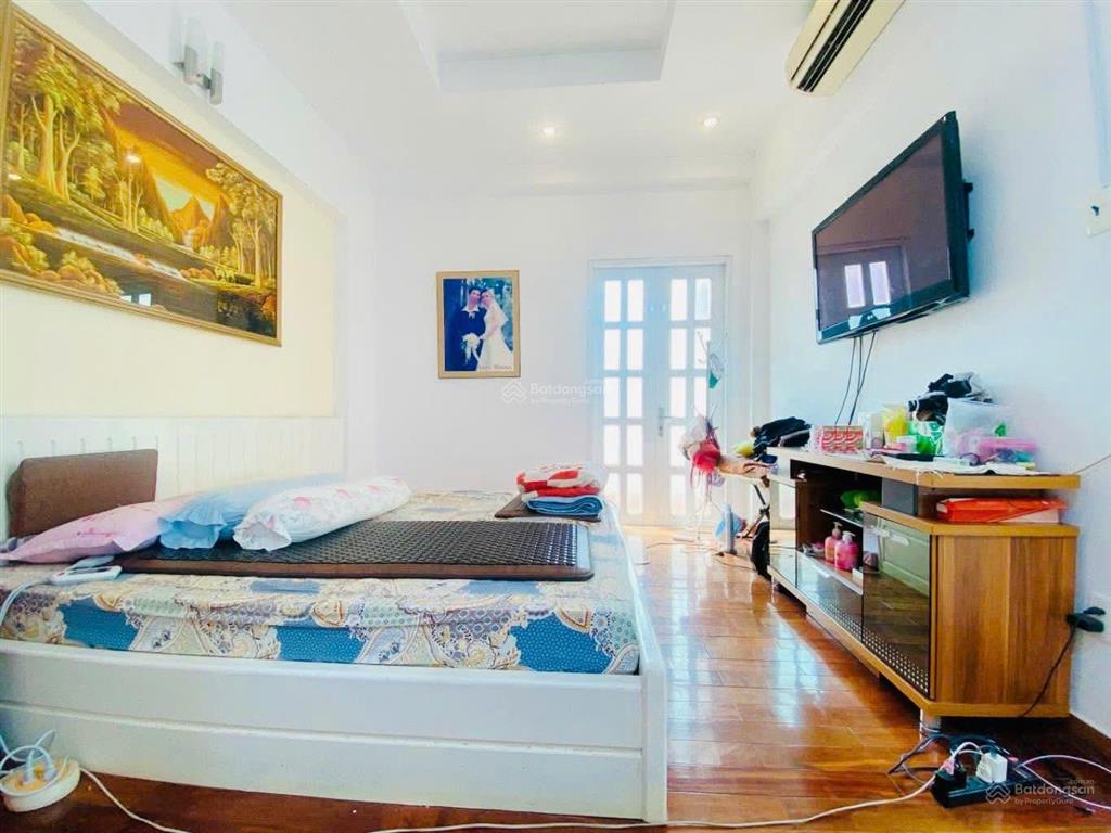 Căn góc 3 mặt tiền hẻm ngang lớn đường 3/2 q10. (7.2m x 7m). 4 tầng btct. giá 12.7 tỷ tl