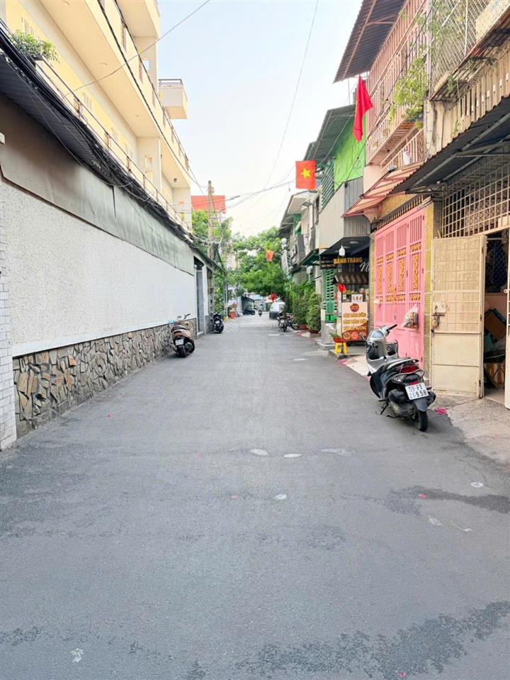 Hẻm xe hơi trải nhựa 6m cao thắng q10. (3,1m x 10m). 3 tầng đúc btct. giá 7,9 tỷ tl