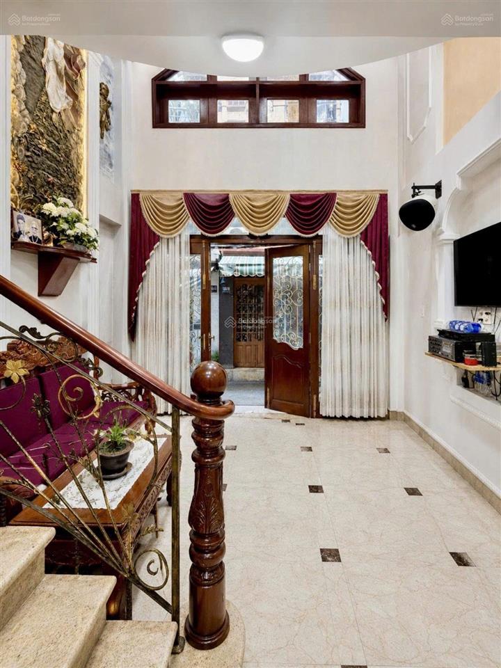 Sát mặt tiền trường sa q3. (5m x 10m), vuông vức. 5 tầng đẹp. giá 10 tỷ tl