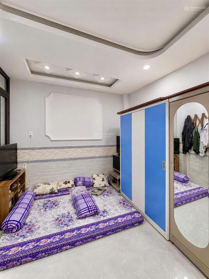 Sát mặt tiền trường sa q3. (5m x 10m), vuông vức. 5 tầng đẹp. giá 10 tỷ tl