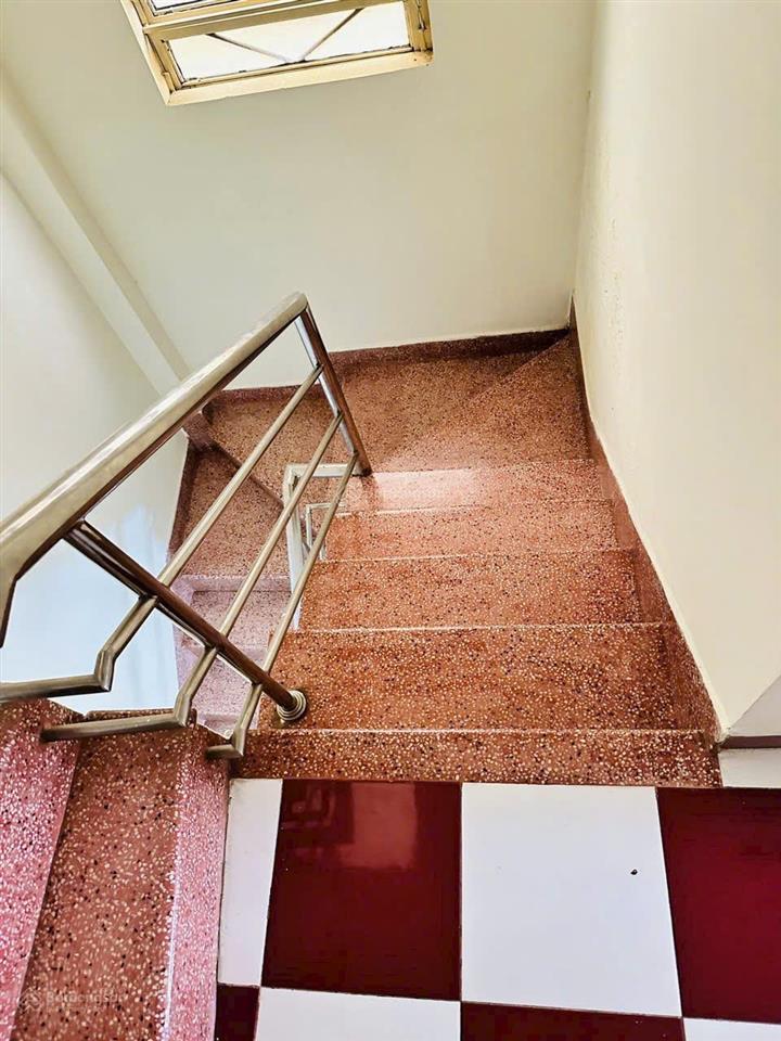 Hẻm 3,5m sát mặt tiền cmt8 q3. (3,3m x 8m). 4 tầng btct. giá 6,2 tỷ tl