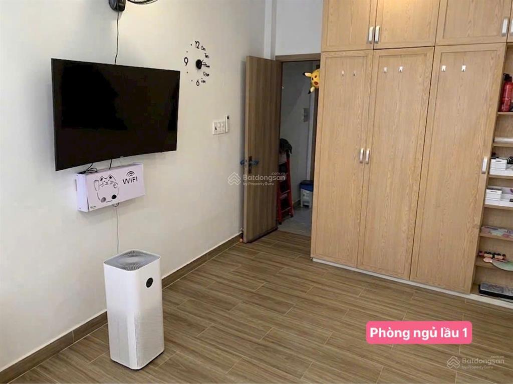 Sau lưng căn mt nguyễn hiền q3. (25m2). 4 tầng đúc btct. giá 5.5 tỷ tl