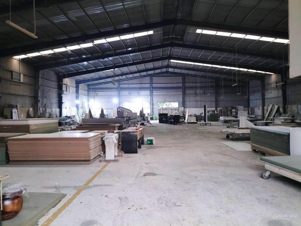 Cho thuê kho 1800m2 có pccc đường xe cont chỉ 90tr/tháng kho sạch đẹp trần cao 9m2 nền chịu lực