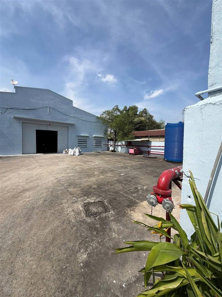 Cho thuê kho, nhà xưởng tại trần hưng đạo, 140 triệu, 1700m2, chính chủ giá tốt