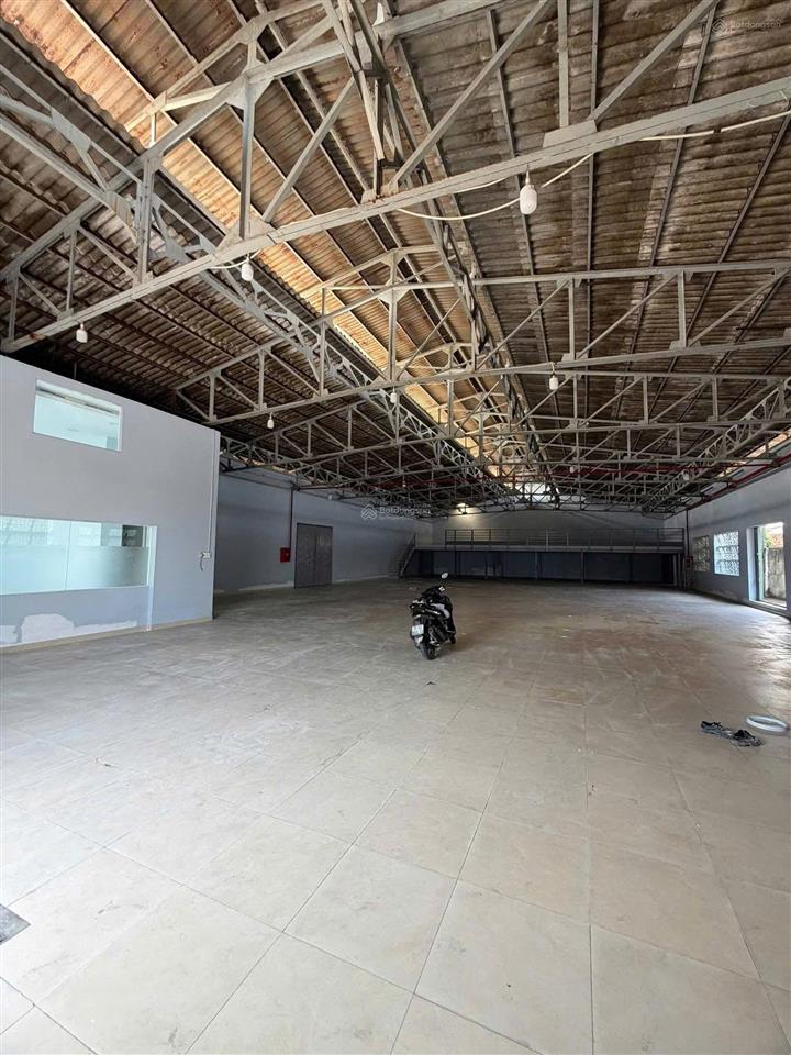 Cho thuê kho, nhà xưởng tại trần hưng đạo, 140 triệu, 1700m2, chính chủ giá tốt