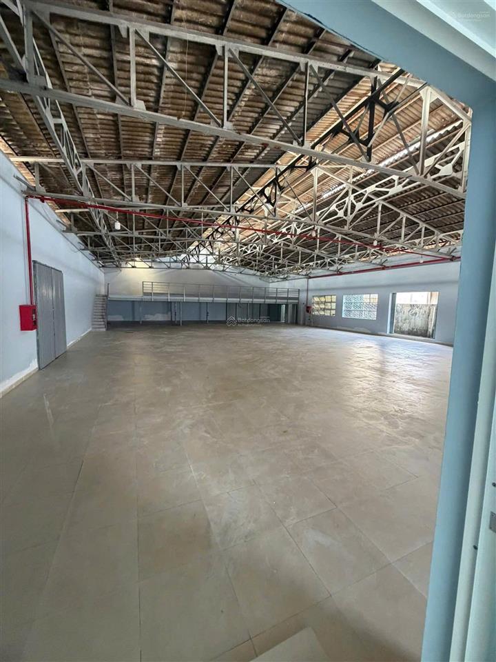 Cho thuê kho, nhà xưởng tại trần hưng đạo, 140 triệu, 1700m2, chính chủ giá tốt