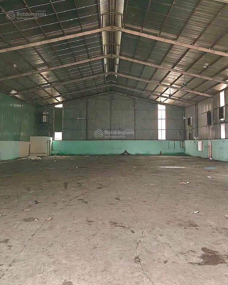 Cho thuê kho ngay gần ngã tư thủ đức mới xây dựng 400m2 giá 110k/m2 chưa vat đường thống thoáng