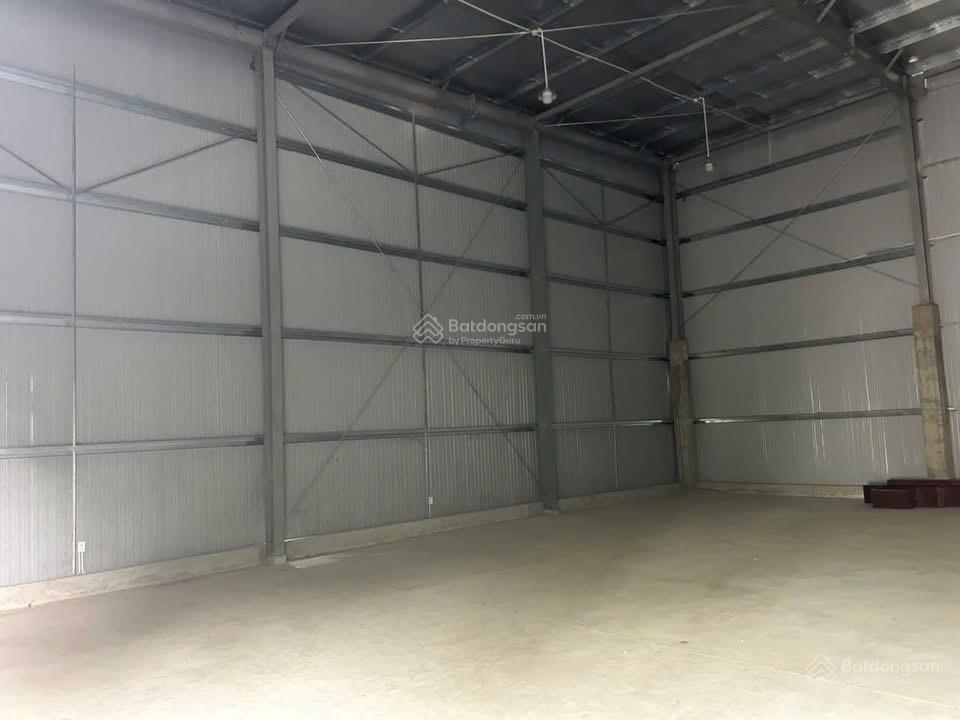 Cho thuê kho 200 giá 110k/m2 đường tải lớn cont về sau 22h nga gần ngã tư thủ đức