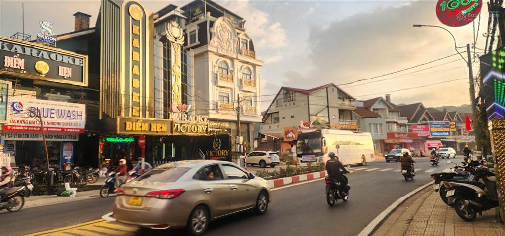 Cho thuê nhà mặt phố căn góc ba mặt tiền nguyễn trãi  yersin, cách hồ xuân hương 450m