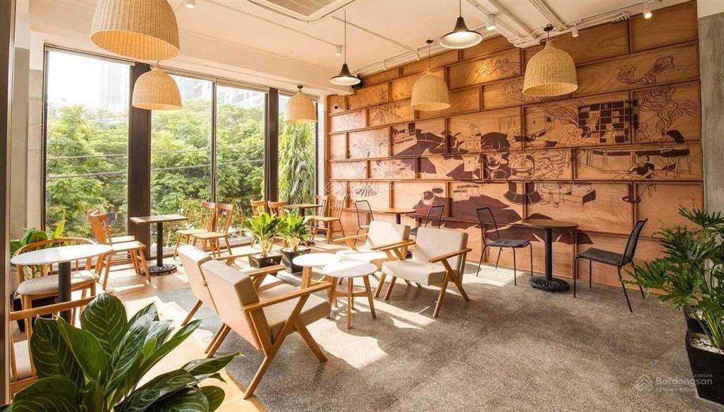 Khách sạn phố thương hiệu ngang lớn tặng kèm trên đất hai mặt tiền đường chính p1, đà lạt