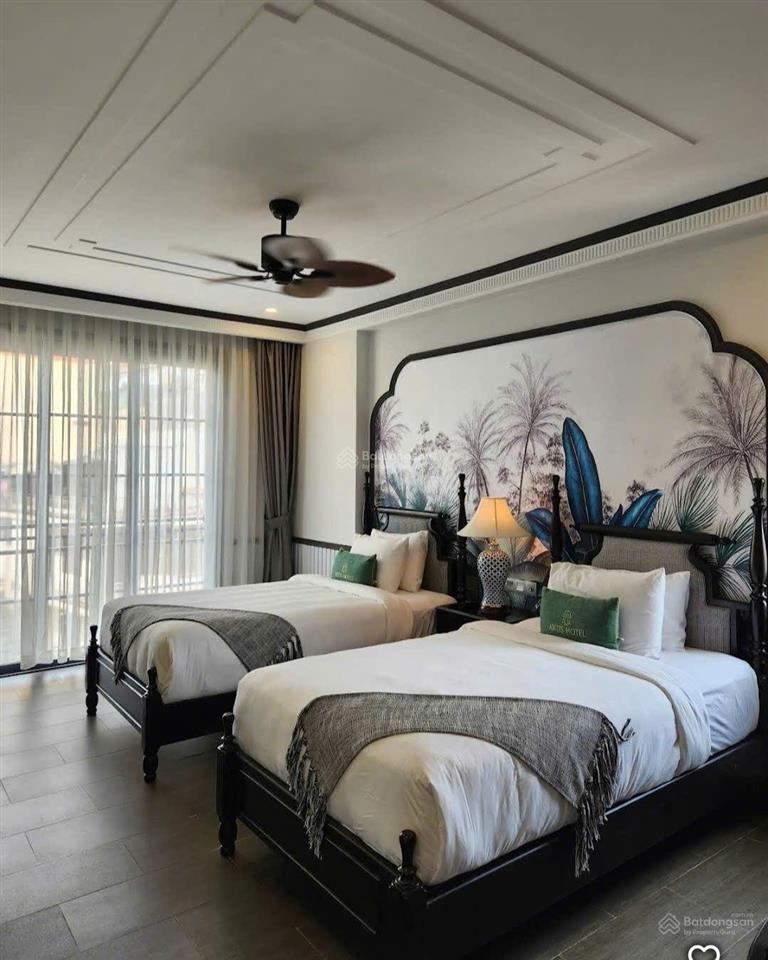 Khách sạn phố thương hiệu ngang lớn tặng kèm trên đất hai mặt tiền đường chính p1, đà lạt