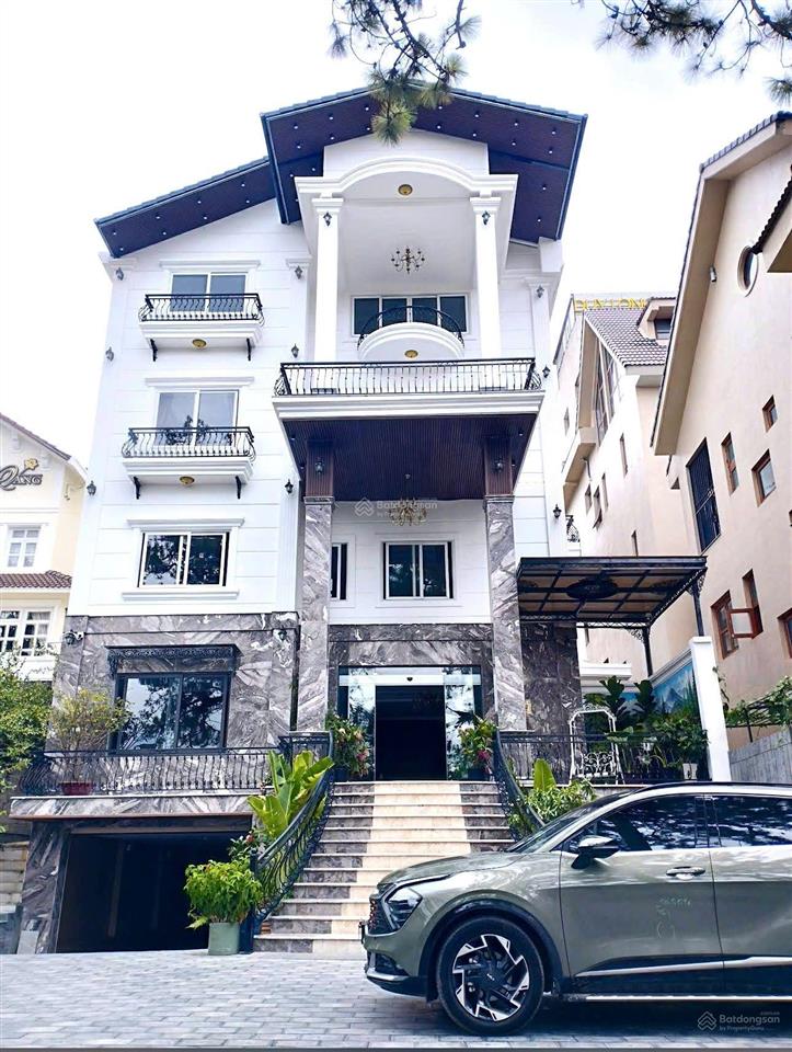 Khách sạn cạnh dinh 3 ngay đồi thông xanh lõi thành phố đà lạt
