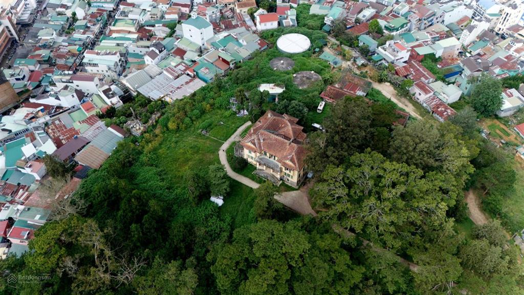 Villa ở vị trí cực đẹp cạnh đồi thông cách hồ xuân hương 500m