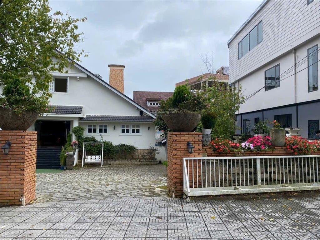 Villa ở vị trí cực đẹp cạnh đồi thông cách hồ xuân hương 500m