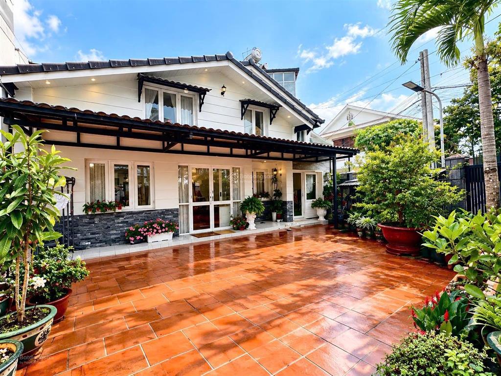Nhà góc 3 mặt tiền yersin căn nhà xưa xinh đẹp, cách hồ xuân hương vài trăm mét