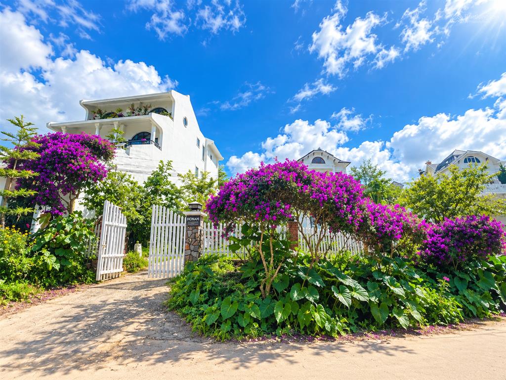Nhà cấp 4 trung tâm sân vườn có view gần chợ, cách hồ xuân hương 2,8km