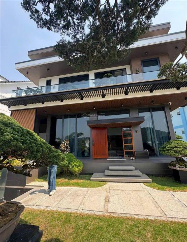 Biệt thự đẹp tại đà lạt có view nội thất cao cấp, gara rộng