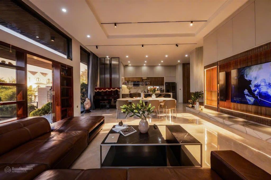 Biệt thự đẹp tại đà lạt có view nội thất cao cấp, gara rộng