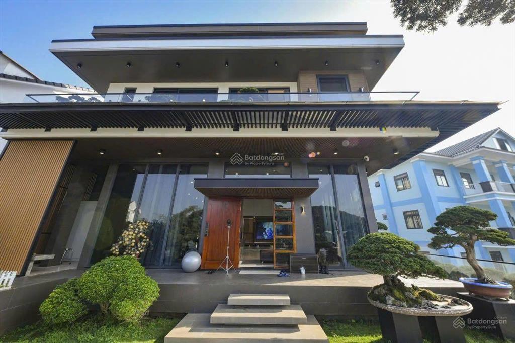 Biệt thự đẹp tại đà lạt có view nội thất cao cấp, gara rộng